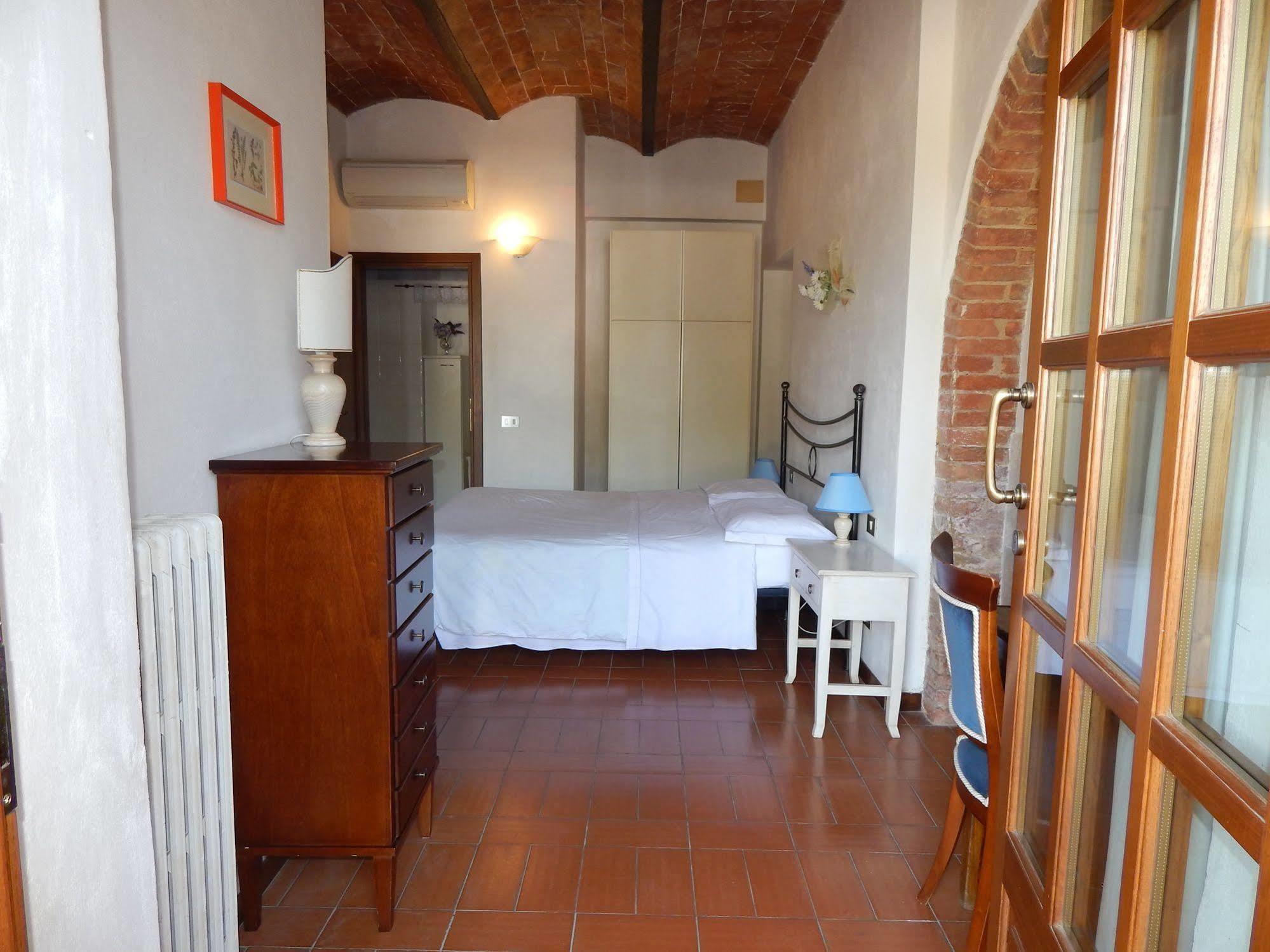Fullino Nero Rta - Residenza Turistico Alberghiera Siena Luaran gambar